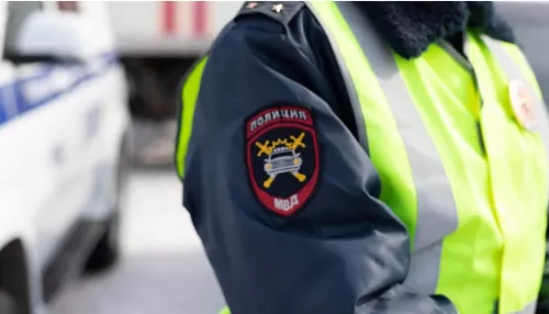 В Барнауле 64-летний водитель пытался скрыться от ГАИ на разбитой иномарке
