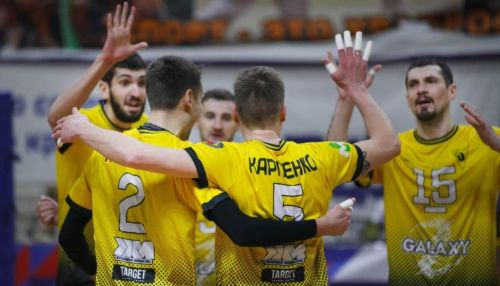 Алтайские волейболисты начали 2021 год с победы над командой из Екатеринбурга