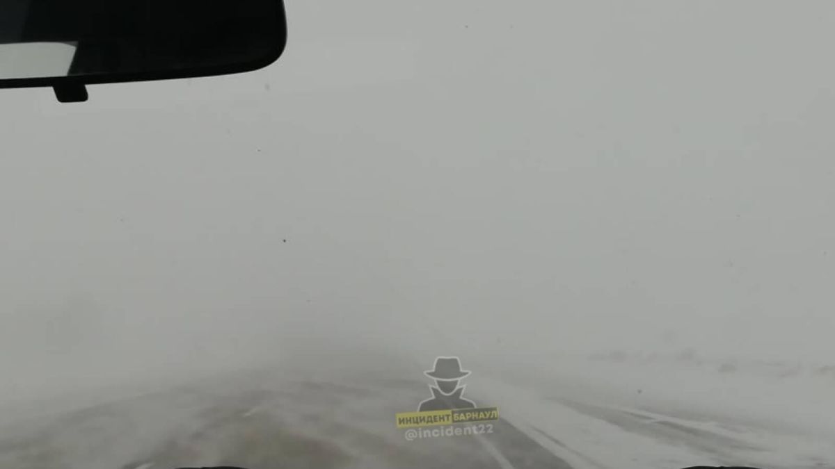 Белая мгла: водители жалуются на крайне низкую видимость на алтайских трассах