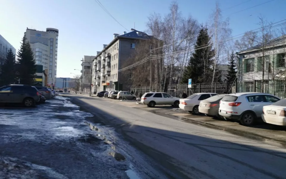 В Барнауле еще на двух участках дорог запретят стоянку транспорта