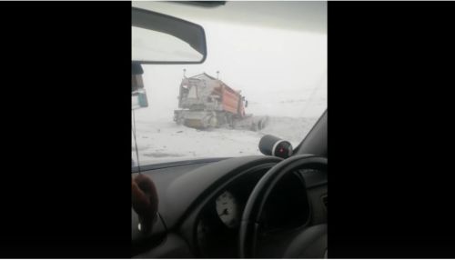 ДТП с КамАЗом дорожников произошло на трассе в Алтайском крае