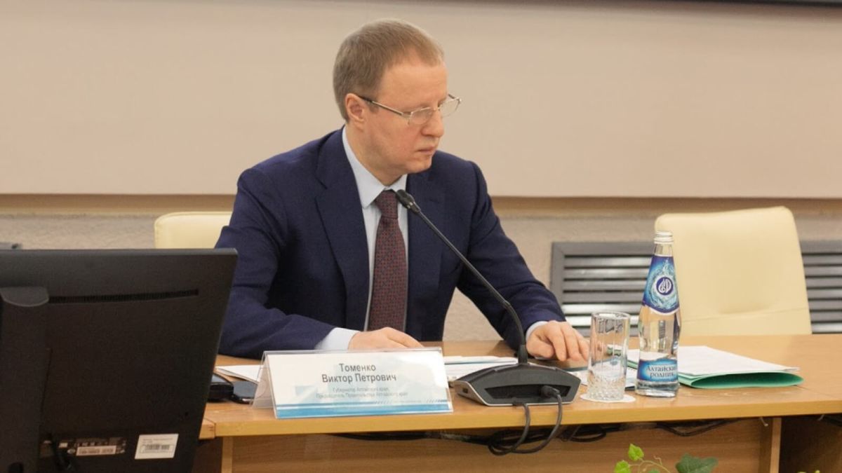 "С людьми поговорить": губернатор отправил министра ЖКХ в Камень и Славгород
