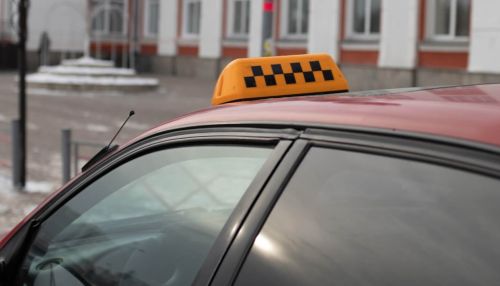 Ночью в Барнауле пассажиры перерезали горло таксисту