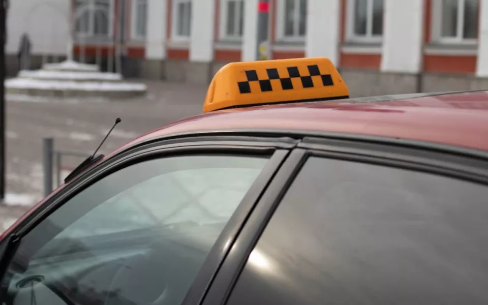 В Барнаул зашел новый агрегатор такси с возможностью поторговаться