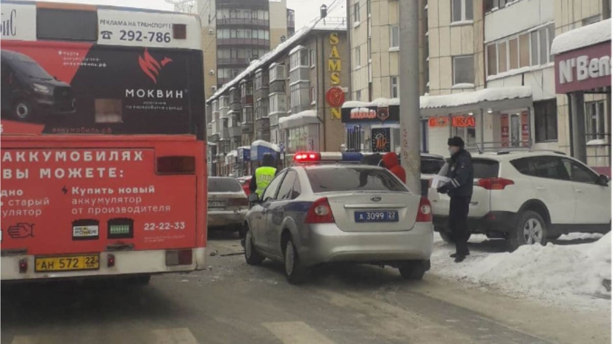 Сбивший семью из трех человек в Барнауле водитель рассказал, как все произошло