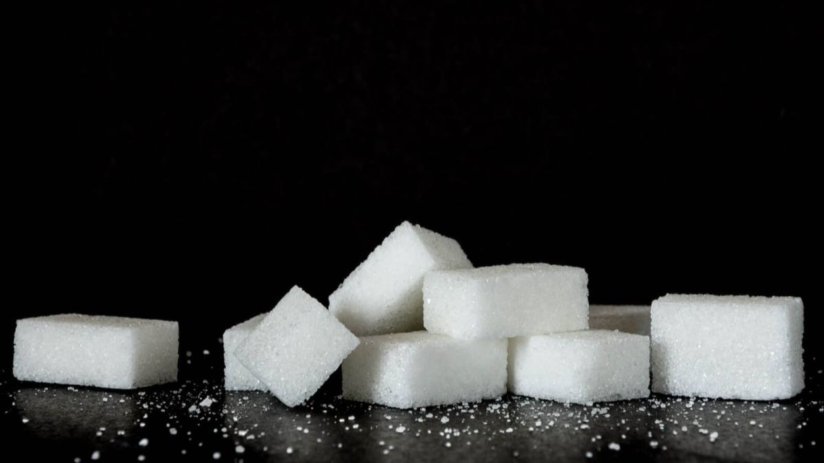 Среди продуктов в России за 2020 год сильнее всего подорожал сахар
