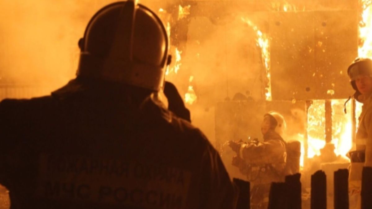 Три человека погибли при пожарах в Алтайском крае за сутки