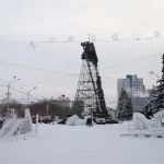 Как в Барнауле идет демонтаж главной новогодней елки