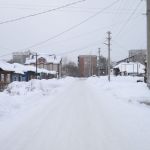 Устали откапываться: жители частного сектора Барнаула пожаловались на дорожников