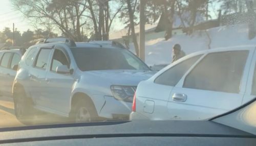 Массовое ДТП парализовало движение на Змеиногорском тракте в Барнауле