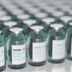 Массовая вакцинация от коронавируса стартовала в России