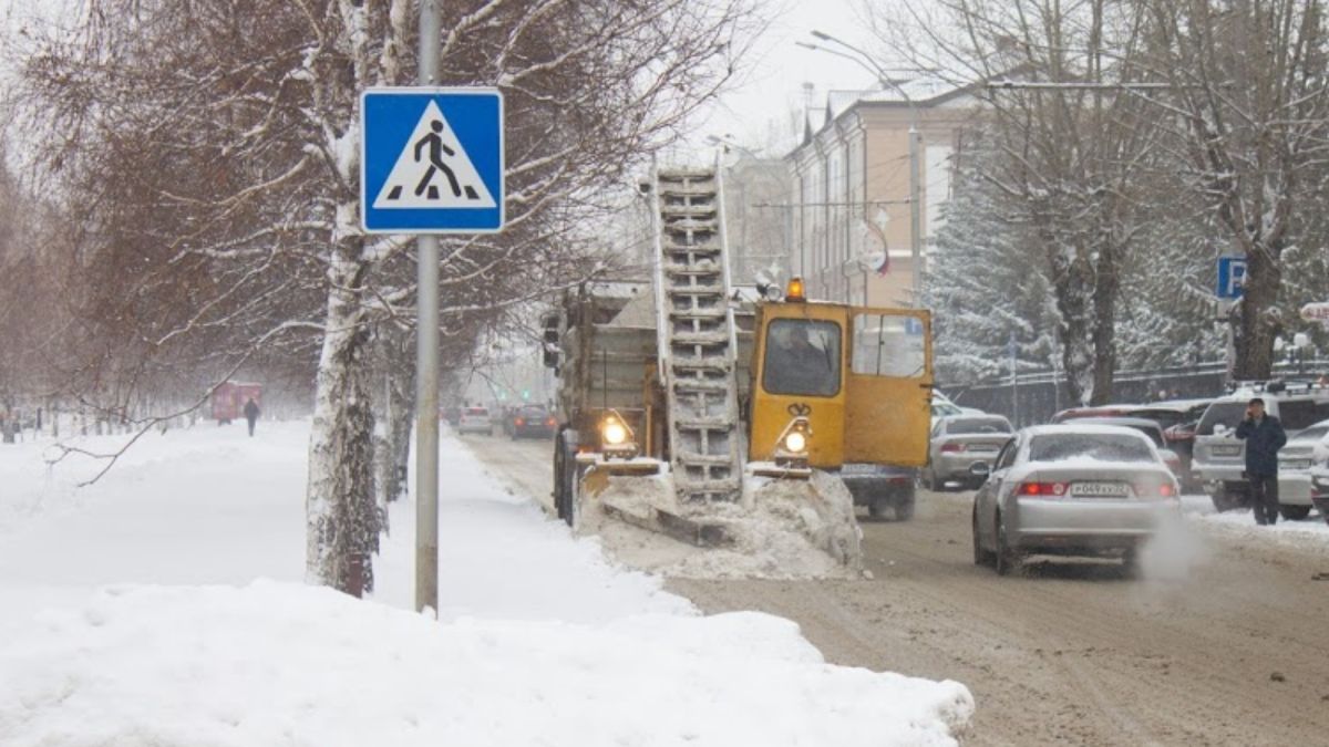 В Бийске нашелся лишь один желающий чистить снег в Приобской части города