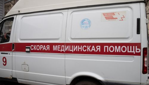 Тело пенсионерки нашли под окнами 10-этажки в Барнауле