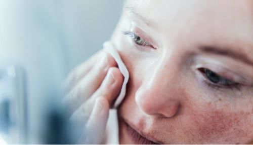 Как бороться с маскне: пандемия вызвала новую бьюти-проблему