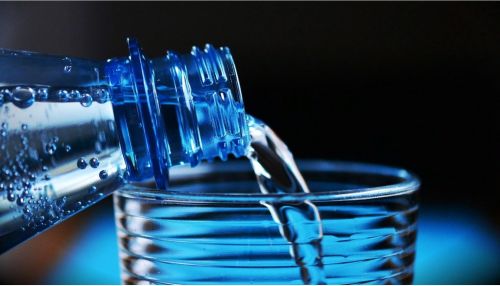 Роскачество обнаружило фальсификат в бутилированной воде