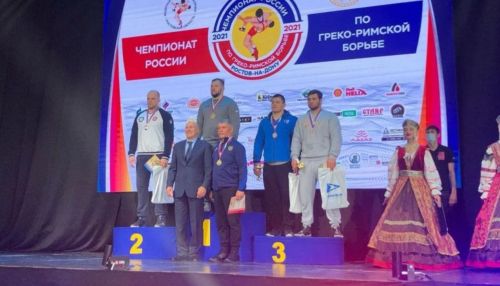 Алтайские борцы завоевали золото, серебро и бронзу на чемпионате России
