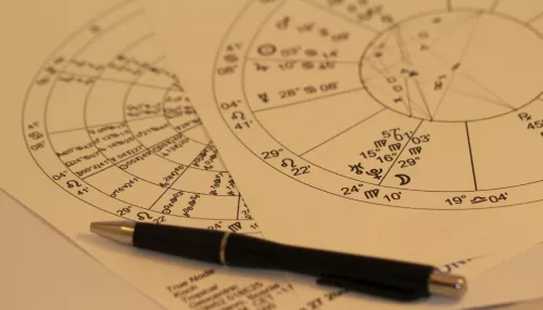 Астролог Глоба назвал знаки зодиака, которых ждут трудности в апреле
