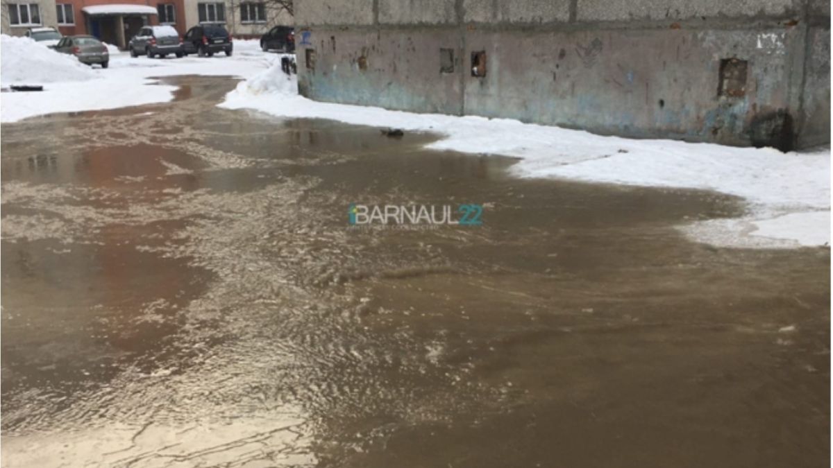 В Барнауле устранили коммунальную аварию в центре города