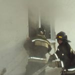 Десять человек спасли из горящего дома в Барнауле