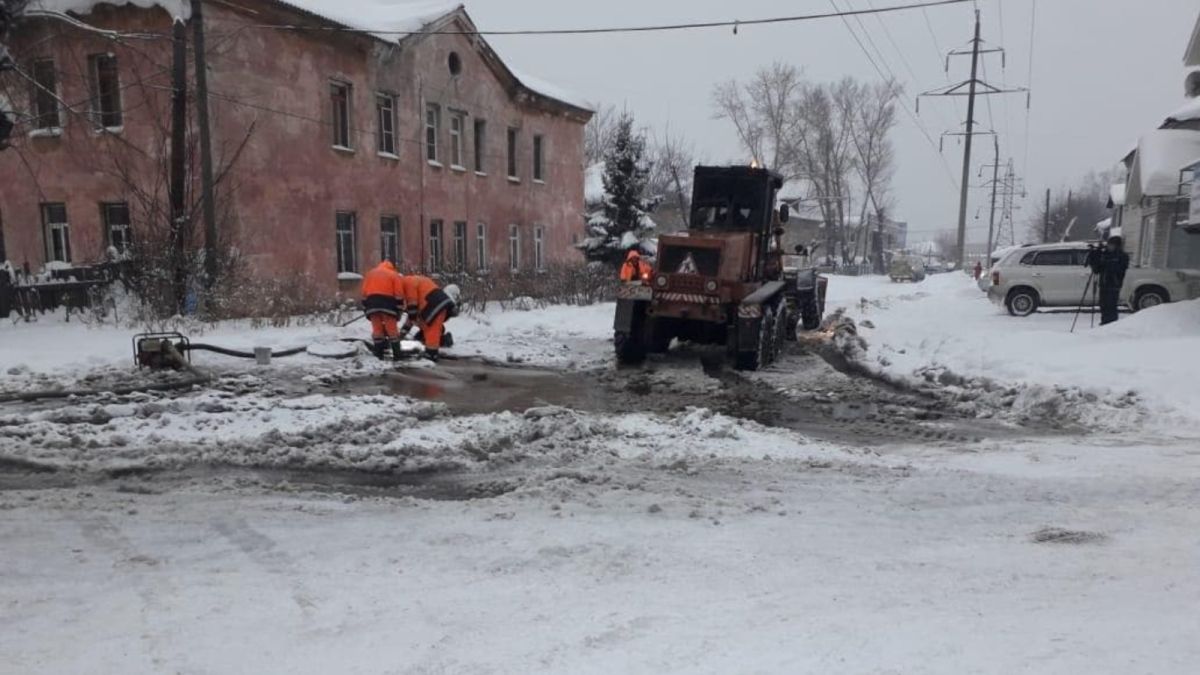 Более десятка домов остались без воды из-за очередного прорыва в Барнауле