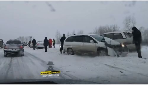 Сразу несколько ДТП произошло на трассе под Барнаулом