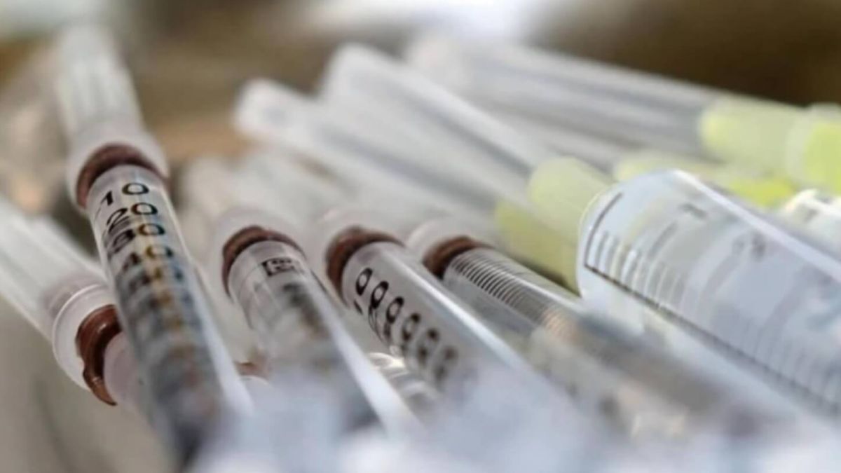 В Барнауле стартовала вакцинация сотрудников МЧС от коронавируса 
