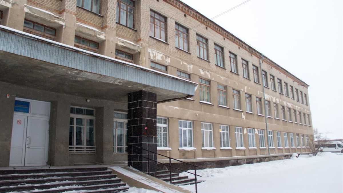 Вышки сотовой связи на школах Барнаула оказались вне закона