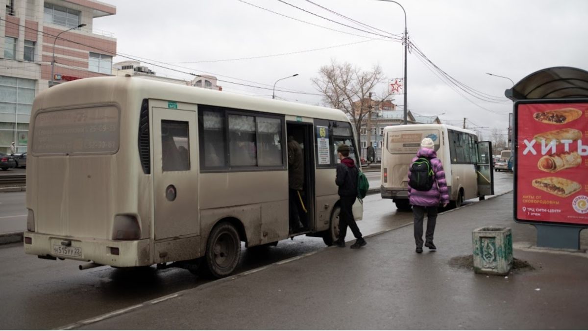 Жители Барнаула возмущены изменившейся в мороз схемой движения автобуса № 65