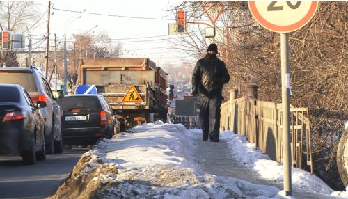 Ремонт моста на улице Челюскинцев возмутил барнаульцев