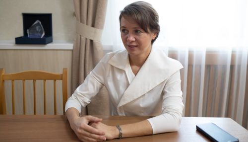 Министр культуры Алтая получила перелом руки в ДТП, ее зам в реанимации