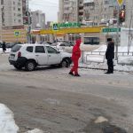 В центре Барнаула паркетник влетел в ограждение после ДТП
