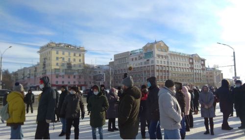 В Барнауле начался несанкционированный властями митинг