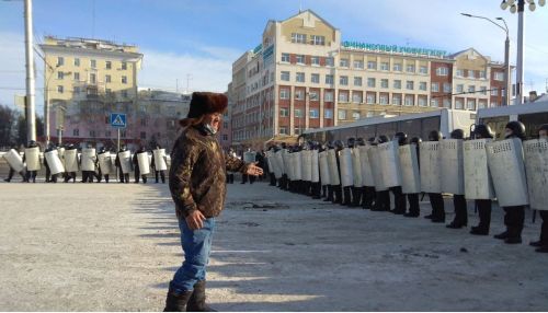 Полиция выдавила протестующих с площади Советов в Барнауле