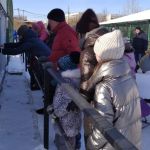 Сотни барнаульцев пришли 31 января в зоопарк и на каток