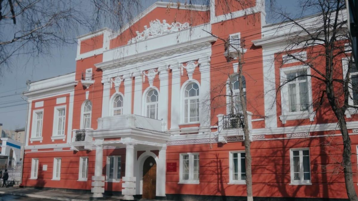 Экс-губернатор, экс-мэр: кто вошел в "совет старейшин" при главе Барнаула