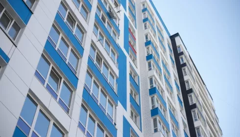 Яркую жилую 10-этажку со стеклянными углами построят на Потоке в Барнауле