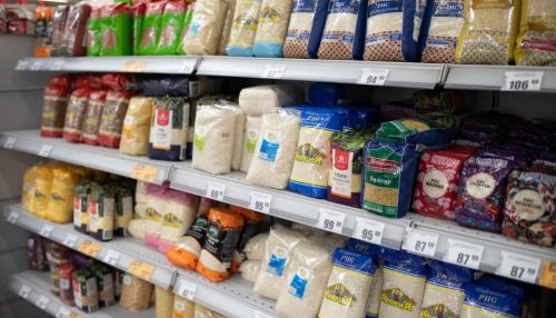 Минпромторг: помощь российским семьям продуктами сейчас неактуальна