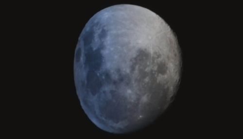 Космонавт опубликовал в соцсетях кадры расплющенной Луны