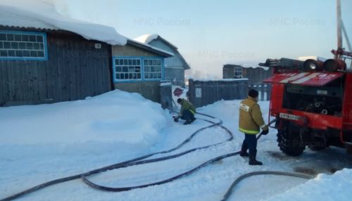 Алтайские спасатели вынесли из огня мужчину, который чудом остался жив