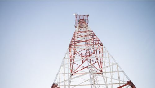 Какой высоты бывают вышки мобильной связи и почему у них такой цвет?