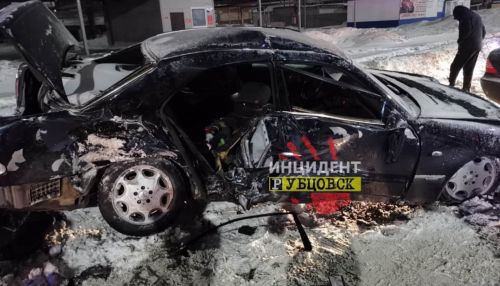 В Рубцовске при столкновении двух Mercedes погибла пассажирка