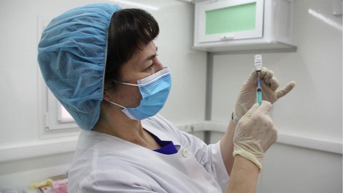 В Барнауле запускают третий мобильный комплекс вакцинации от COVID-19
