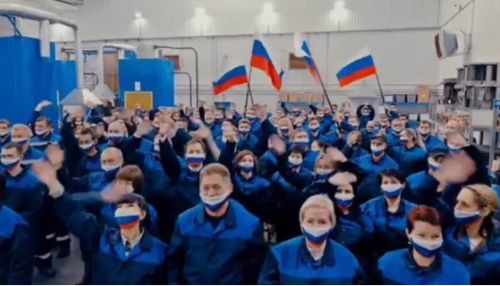 Рабочие барнаульского завода АТИ спели и сплясали в клипе за Путина