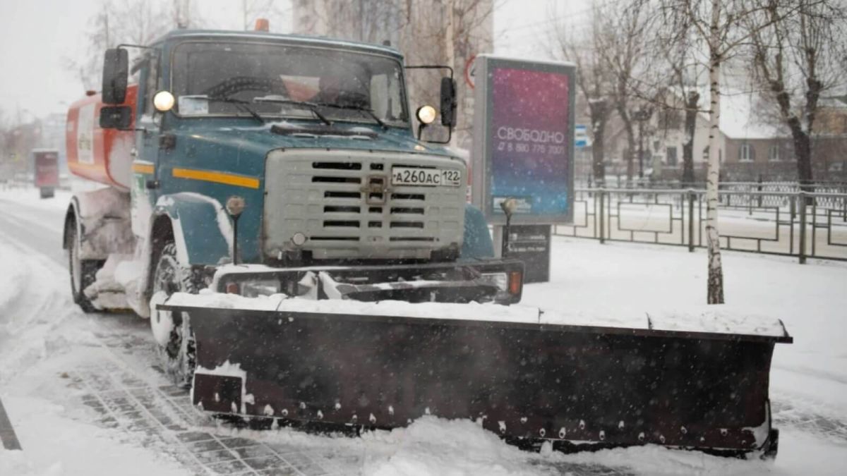 Более 150 снегоуборочных машин будут работать в Барнауле на выходных