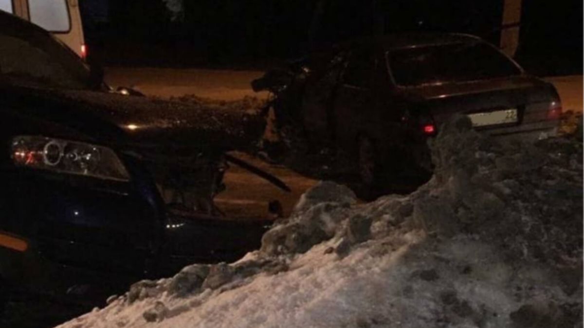 "Две машины в хлам": под Барнаулом произошла жесткая авария