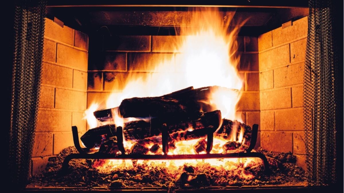 Приметы на 9 февраля: почему стоит зажигать печь и избегать подарков
