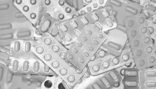 Семиклассница выпила 50 обезболивающих таблеток из-за страха перед экзаменом