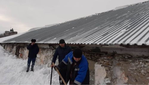 Стали известны обстоятельства гибели людей при сходе снега в Алтайском крае