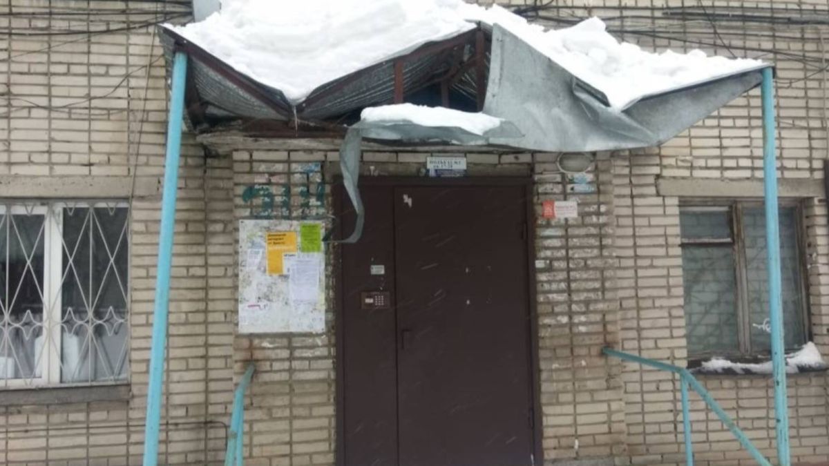 Барнаульцы "разорвали" WhatsApp сообщениями о снежных шапках на крышах