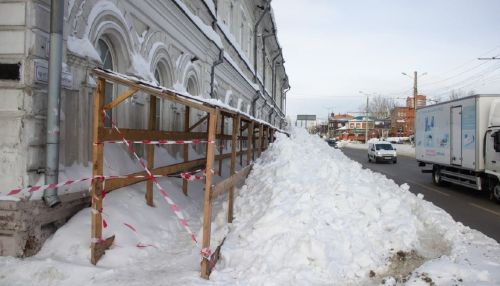 Мэрия Барнаула обязала аграрный университет очистить от снега опасный переход